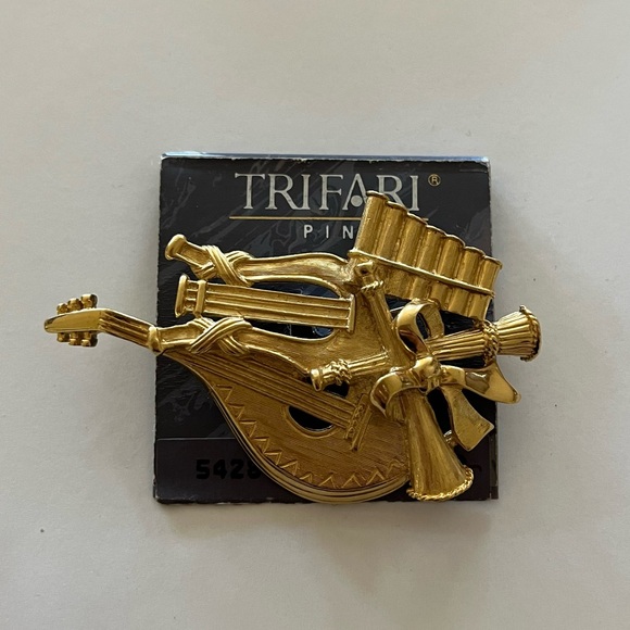 Broche Trifari Métal Doré - Thème Musical - Occasion En Superbe état - Vintage